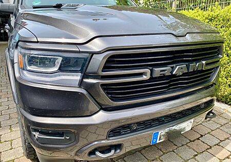 Dodge RAM 1500 Crew Cab Laramie 5,7L Hemi Luftfederung