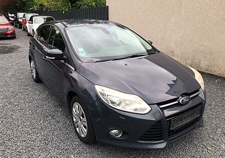 Ford Focus Lim. Titanium,Navi,Klimaaut,6.Gang,PDC