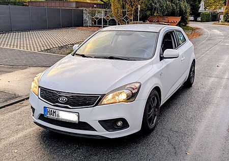 Kia Cee'd gebraucht kaufen Kia Cee'd Ceed (1260/AAV0) | Nur 72.300 km