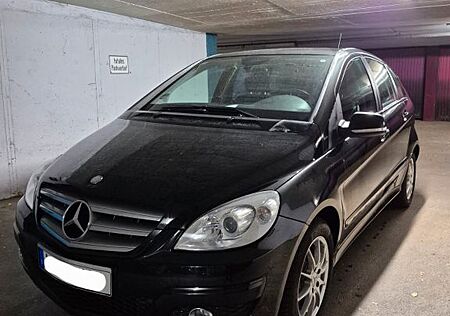 Mercedes-Benz B 150 Autotomatik NAVI AHK Sitzh.