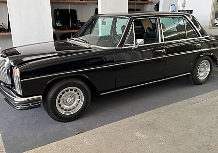 Mercedes-Benz 280 E W114 5-Gang KÖNIGLICH - EINMALIG!!