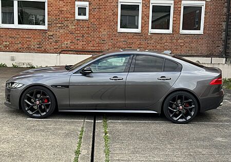 Jaguar XE 20d 180PS Ingenium Edition Automatik Inge...