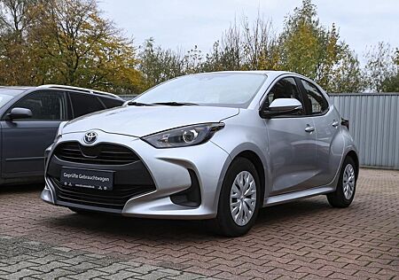 Toyota Yaris 1,5 Hybrid BUSINESS Edition NAVI SHZ KAMER