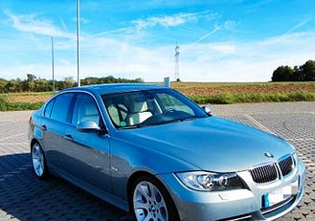 BMW 330i -Top Gepflegt