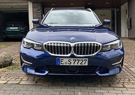 BMW 330d Touring Luxury Line HUD*PAN*AnhK*Leder
