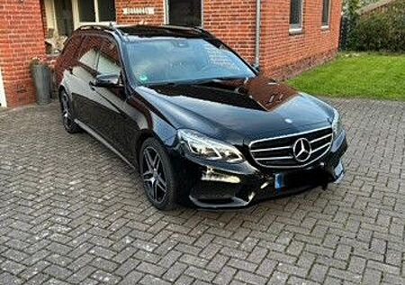 Mercedes-Benz E 220 Mercedes Benz E220 CDI AMG Night AHK Panorama Le