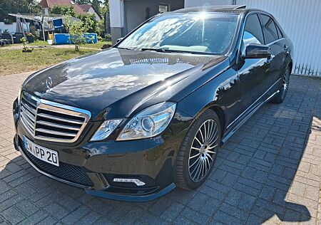 Mercedes-Benz E 250 BlueEFFICIENCY -AMG LINE AHK SHZG