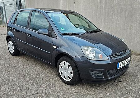 Ford Fiesta 1.3 SCHECKHEFTGEPFLEGT 5-Türer TÜV 12/26