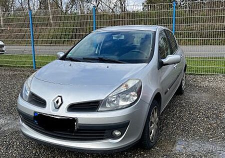 Renault Clio III 1.2 16V 75PS