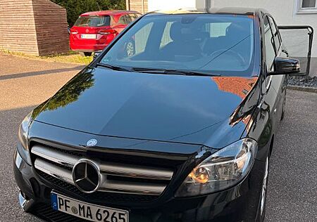 Mercedes-Benz B 180 - Schaltgetriebe NAVI Sitzheizung gepflegt