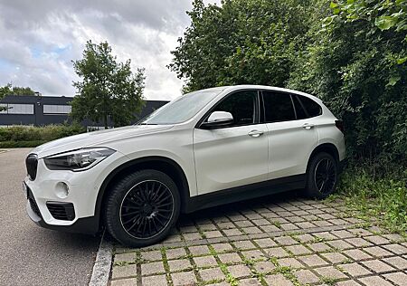 BMW X1 xDrive18d - inkl. HUD / AHK / 8-Fach /