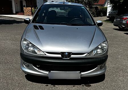 Peugeot 206 1.1 Coupe- *Anlasser neu* - TÜV bis 10/2025