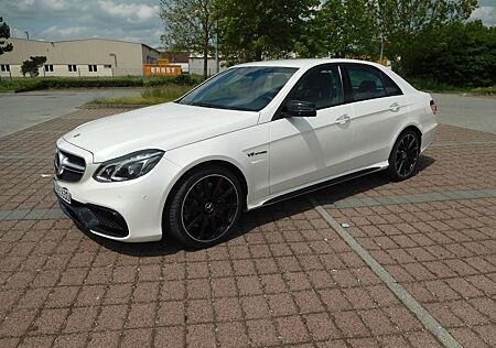 Mercedes-Benz E 63 AMG S 4MATIC-B&O-DESIGNO-LEDER-MASSAGE