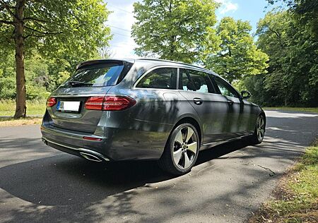 Mercedes-Benz E 400 4MATIC T Autom. - Neu TüV und Service