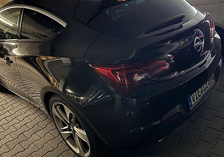 Opel Astra GTC 1.4 Turbo 103kW -