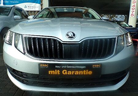 Skoda Octavia Combi Ambition 1.6 TDI Navi PDC SHZ ACC