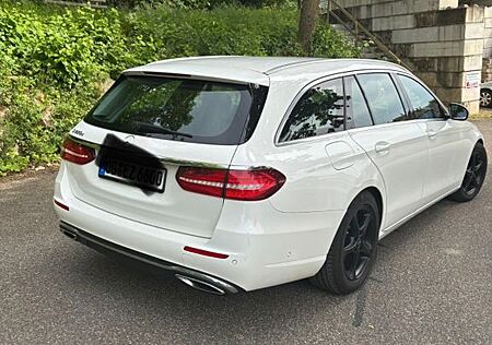 Mercedes-Benz E 220 d T Autom. -