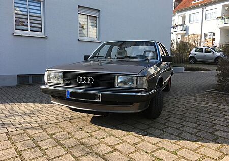 Audi 100