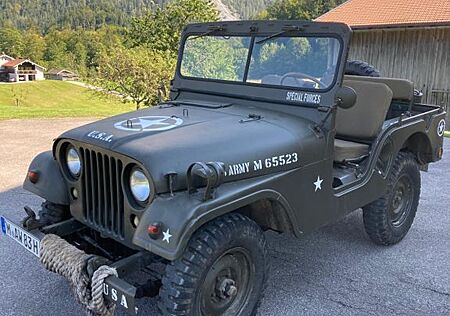 Jeep Willys mit Anhänger