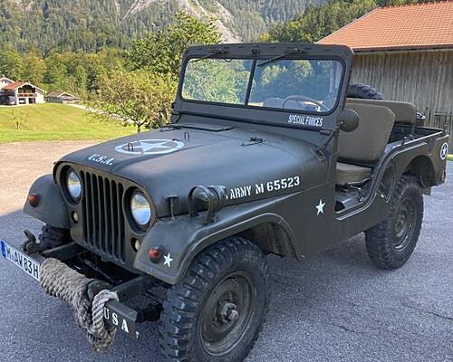 Jeep Willys mit Anhänger