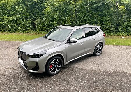 BMW iX1 xDrive30 mit vielen SA`s