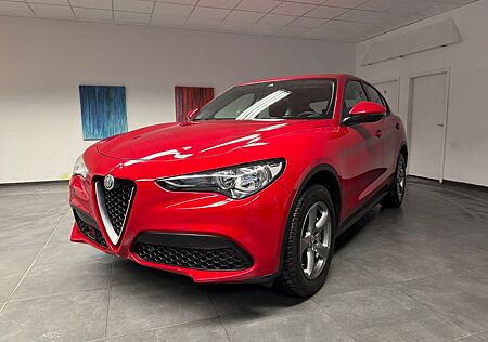 Alfa Romeo Stelvio Business Q4 8Fach TÜV Inspektion NEU