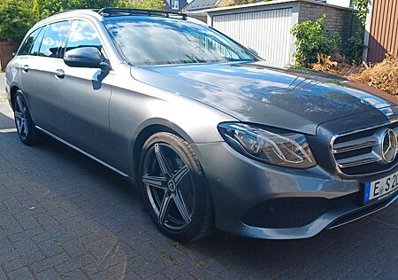 Mercedes-Benz E 220 d T Autom. -