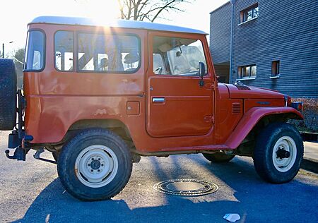 Toyota Land Cruiser BJ 42 LV
