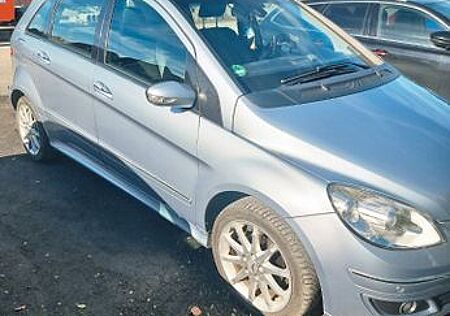Mercedes-Benz B 170 -