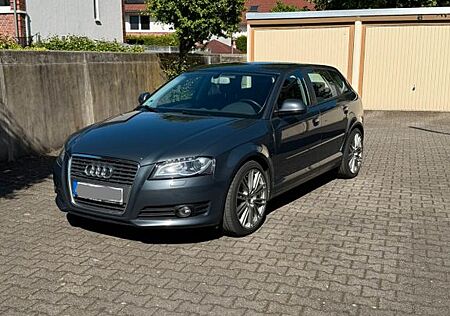 Audi A3 2.0 TFSI quattro S tr. Ambiente Sportb. A...