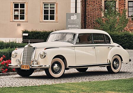 Mercedes-Benz 300