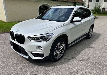 BMW X1 xDrive28i HeadUp LED Volleder Pano Lenkradhei