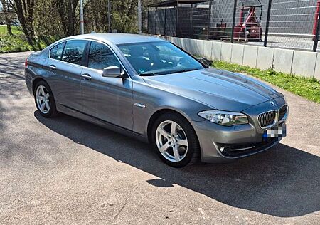 BMW 520i AUTOMATIK ÖL,FILTER,TÜV+HU NEU LEDER NAVI