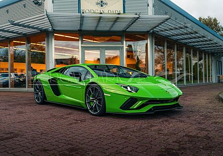 Lamborghini Aventador S *Verde Mantis* + extendet warranty +