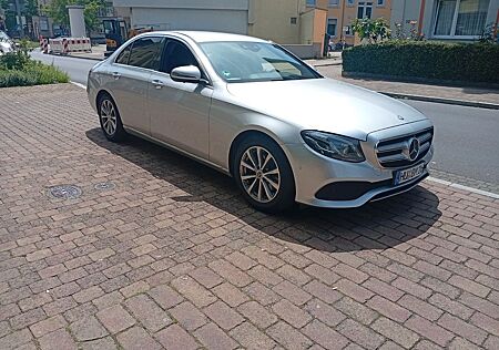 Mercedes-Benz E 220 E -Klasse Lim. d ILS Head up
