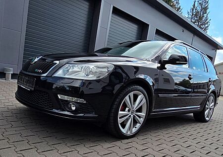 Skoda Octavia Combi RS Navi Xenon 8 fach bereift