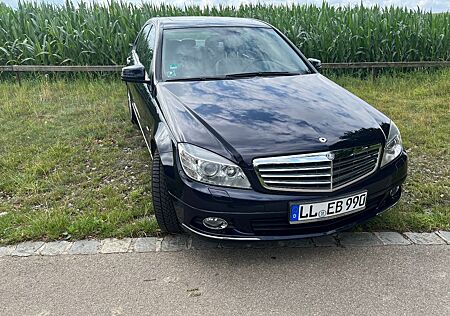 Mercedes-Benz 250 Mercedes 205C -weißes Leder-Glasschiebedach