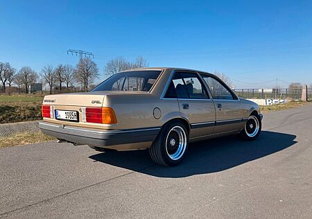 Opel Rekord E 2.2 Automatik Voll Fahrbereit mit H-Ken