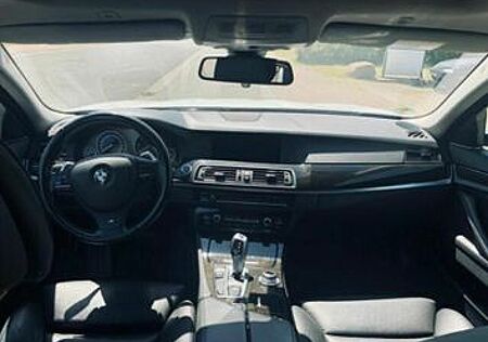 BMW 530d Touring A -