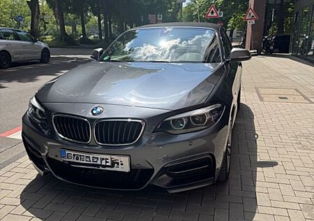 BMW 240 M240i Cabriolet Top Ausgestattet