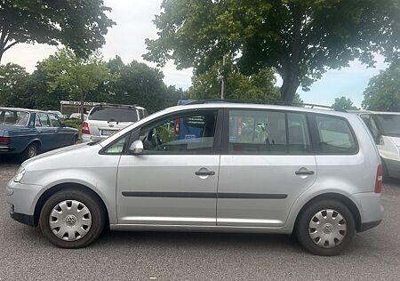 VW Touran Volkswagen 1.6 FSI Trendline*KLIMAAUTOM*ALLWETTER*
