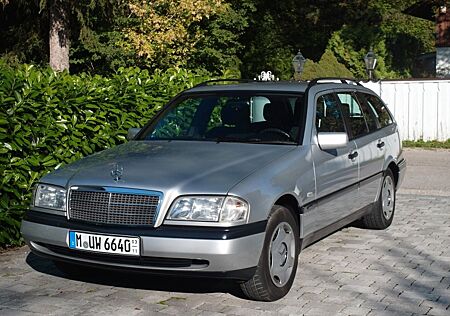 Mercedes-Benz C 180 T CLASSIC Kombi, org. nur 50.890 KM !!!