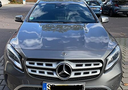 Mercedes-Benz GLA 200 -