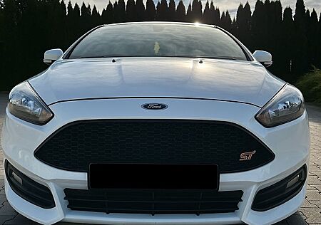 Ford Focus 2,0 EcoBoost ST Leder-Sport-Paket ST
