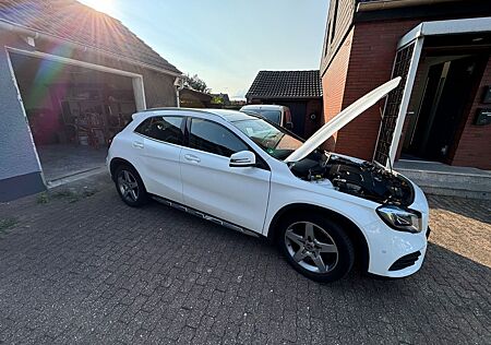 Mercedes-Benz GLA 200 DCT -