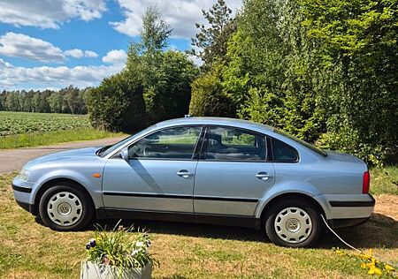 VW Passat Volkswagen 1.8 Comfortline, 1. Hand, wenig Km