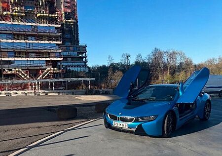 BMW i8 Coupe/ 31.000km/Electric Blue/Unfallfrei