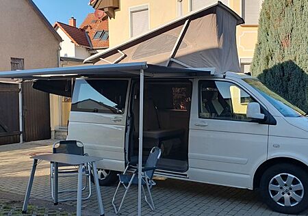 VW T5 California Volkswagen mit Küche, *neuer Motor*