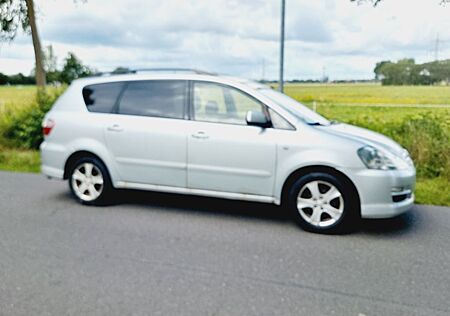 Toyota Avensis Verso 2.0 D-4D Klima / 7-Sitze