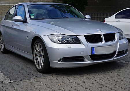 BMW 320i | Automatik | TÜV bis 05/26 | Panoramadach